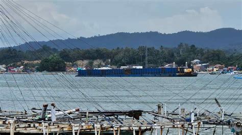 tongkkangi|Lanal Kendari Diduga Tahan Tongkang CV UBP dan Tujuh ABK, .